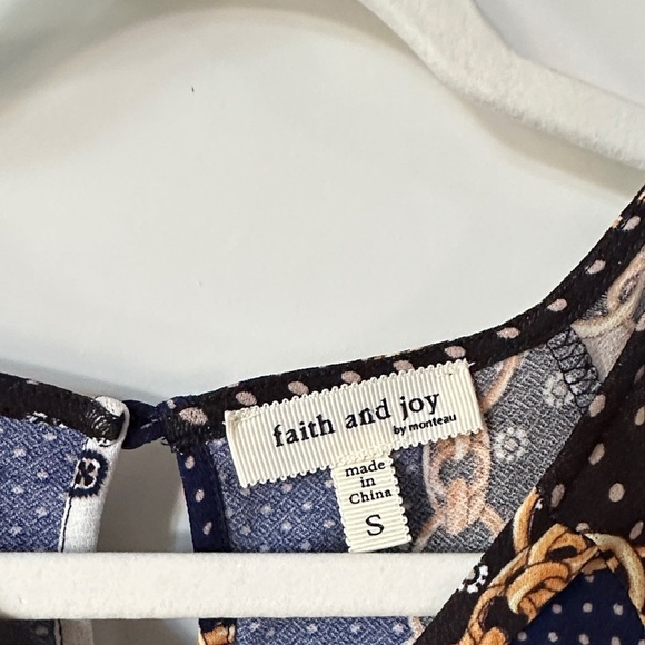 FAITH AND JOY | by Monteau Navy and Gold Patterned Top - Picture 3 of 14